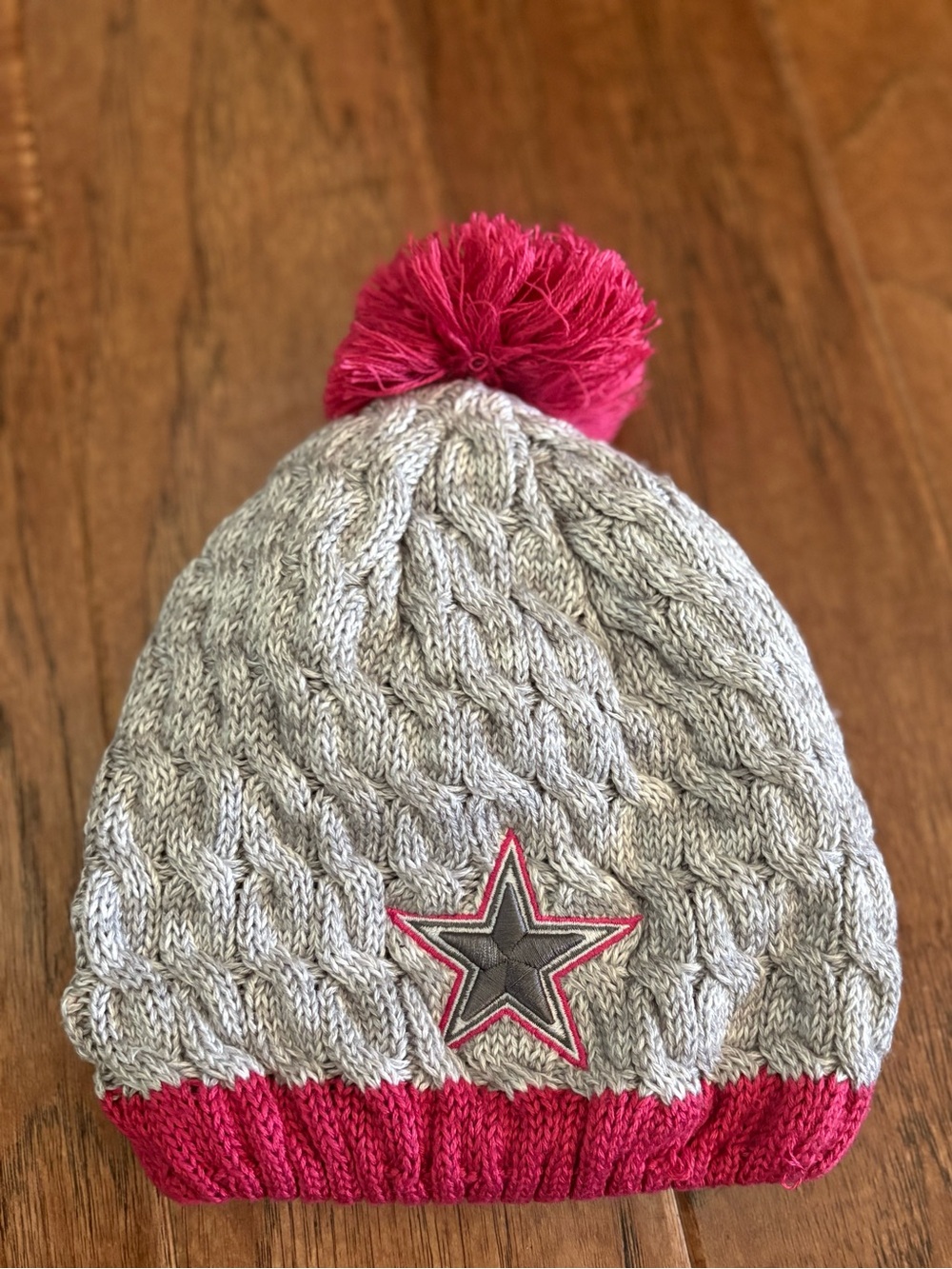 Womens NFL Dallas Cowboys New Era Pink/Gray Pom Pom Beanie-Breast Cancer Support